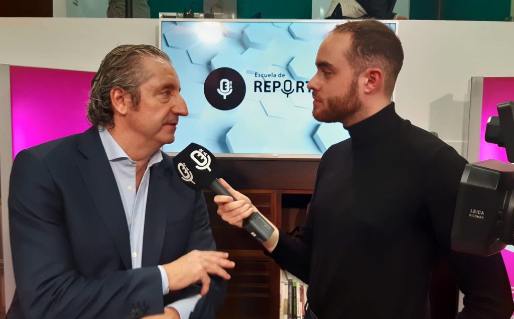 David Díaz entrevistando a Josep Pedrerol en la Escuela de Reporteros de Andalucía