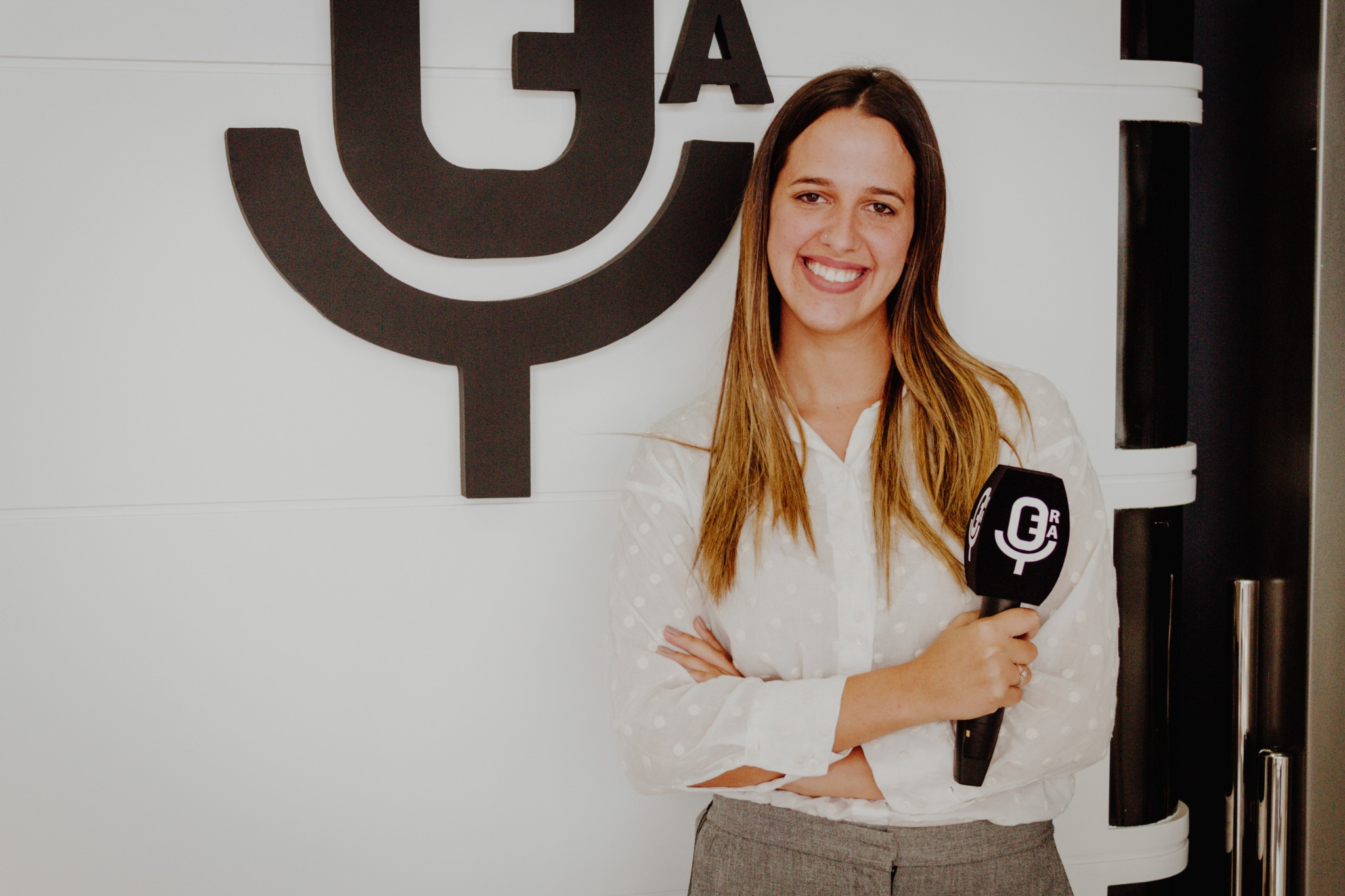 La periodista Ana Gomar, posando en la Escuela de Reporteros de Andalucía