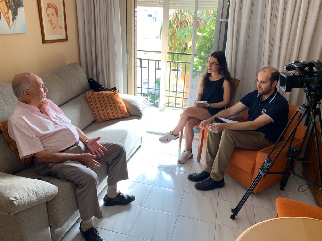Miguel Ángel Moreno entrevistando a José Antonio Casanueva, abuelo de Marta del Castillo